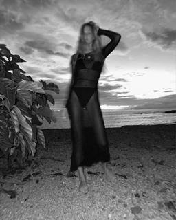 Sasha Luss feet photo thumbnail