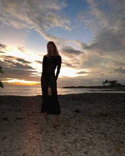 Sasha Luss feet photo thumbnail