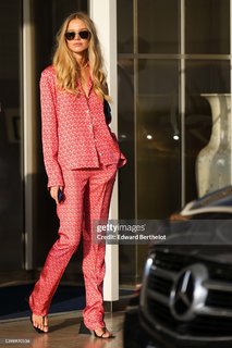 Sasha Luss feet photo thumbnail