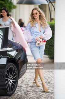 Sasha Luss feet photo thumbnail