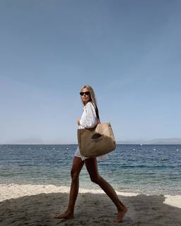 Sasha Luss feet photo thumbnail