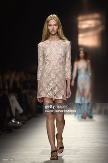 Sasha Luss feet photo 2
