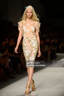 Sasha Luss feet photo 1