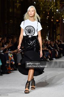 Sasha Luss feet photo 10