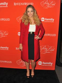 Sasha Pieterse feet photo thumbnail
