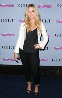 Sasha Pieterse feet photo thumbnail