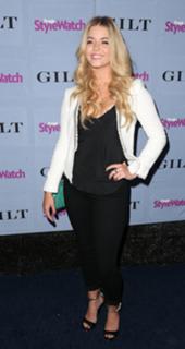 Sasha Pieterse feet photo thumbnail