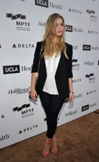 Sasha Pieterse feet photo thumbnail