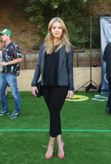 Sasha Pieterse feet photo thumbnail