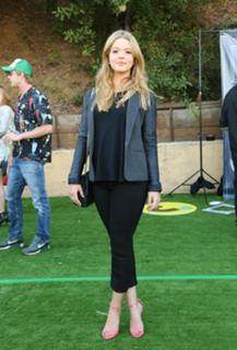Sasha Pieterse feet photo thumbnail