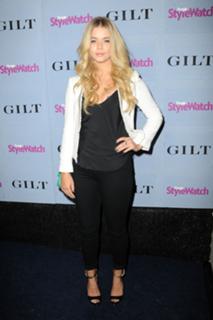 Sasha Pieterse feet photo thumbnail