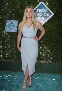 Sasha Pieterse feet photo thumbnail