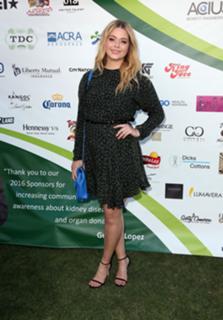 Sasha Pieterse feet photo thumbnail