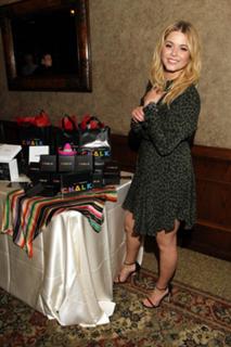 Sasha Pieterse feet photo thumbnail