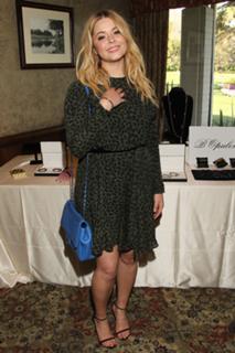 Sasha Pieterse feet photo thumbnail