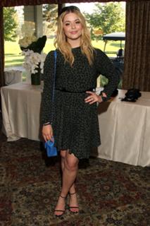 Sasha Pieterse feet photo thumbnail