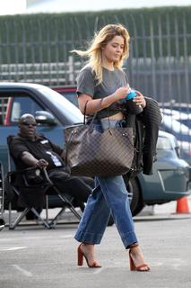 Sasha Pieterse feet photo thumbnail