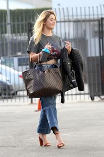 Sasha Pieterse feet photo thumbnail