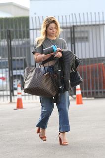 Sasha Pieterse feet photo thumbnail