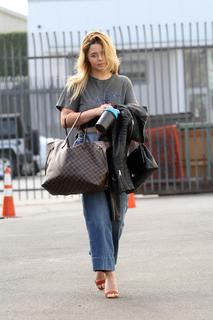 Sasha Pieterse feet photo thumbnail