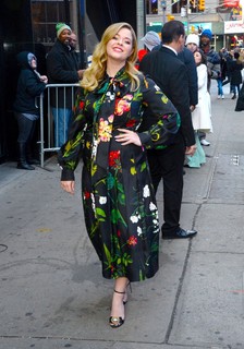 Sasha Pieterse feet photo thumbnail