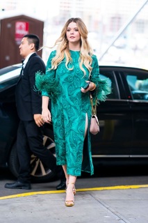 Sasha Pieterse feet photo thumbnail