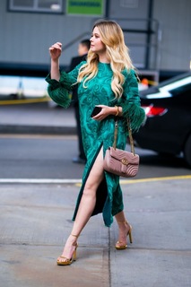 Sasha Pieterse feet photo thumbnail