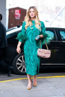 Sasha Pieterse feet photo thumbnail