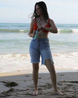 Sasha Pieterse feet photo thumbnail