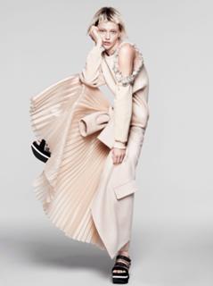 Sasha Pivovarova feet photo 3