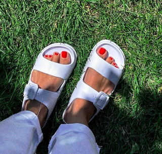 Sasha Spielberg feet photo 19