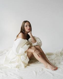 Sasha Spielberg feet photo 8