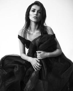 Sati Kazanova feet photo thumbnail