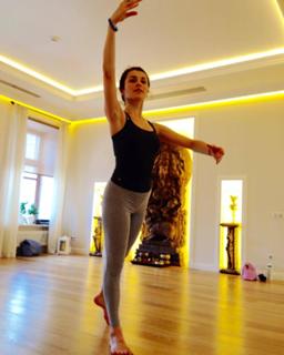 Sati Kazanova feet photo thumbnail