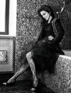 Sati Kazanova feet photo thumbnail