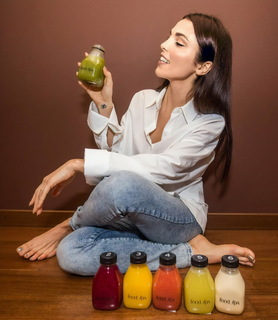 Sati Kazanova feet photo thumbnail