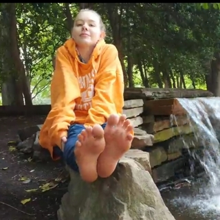 Sativa Skies feet photo thumbnail