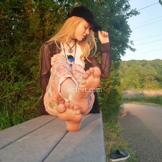 Sativa Skies feet photo thumbnail