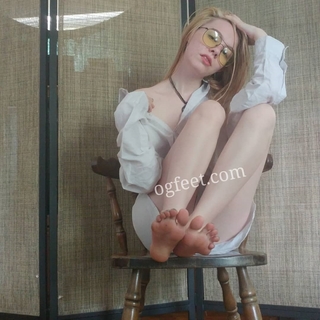 Sativa Skies feet photo thumbnail