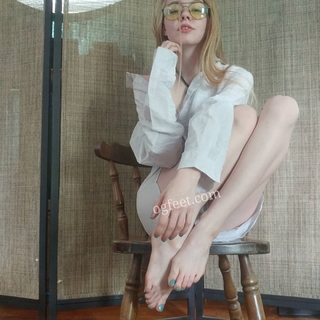 Sativa Skies feet photo thumbnail