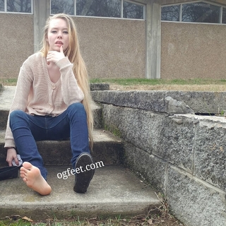 Sativa Skies feet photo thumbnail