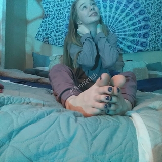 Sativa Skies feet photo thumbnail