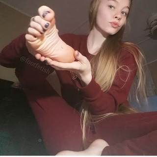 Sativa Skies feet photo thumbnail