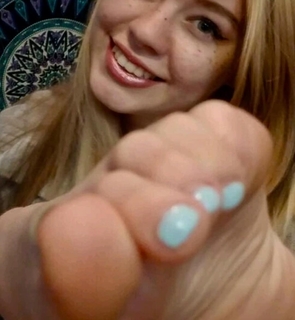 Sativa Skies feet photo thumbnail