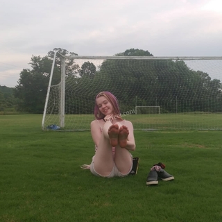 Sativa Skies feet photo thumbnail