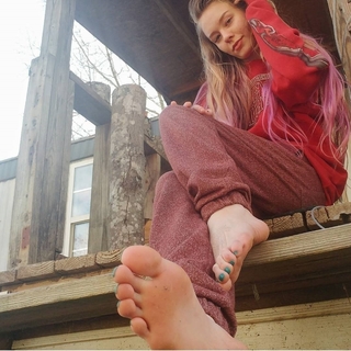 Sativa Skies feet photo thumbnail