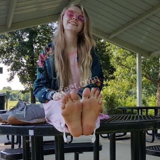 Sativa Skies feet photo thumbnail