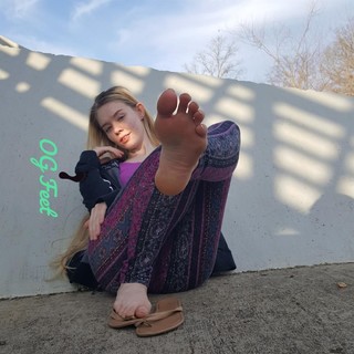 Sativa Skies feet photo thumbnail