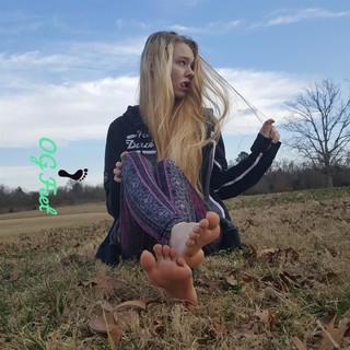 Sativa Skies feet photo thumbnail