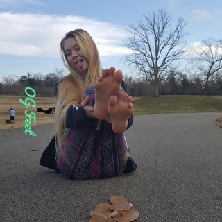 Sativa Skies feet photo thumbnail